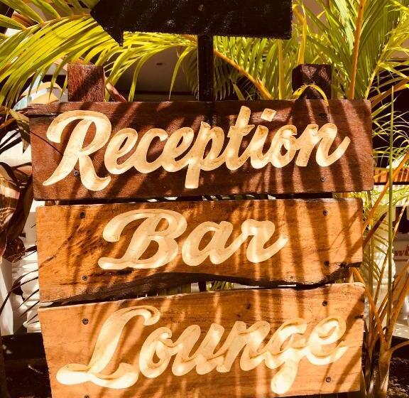 Hotel Everyday Sunday Formerly Carl S Island Inn