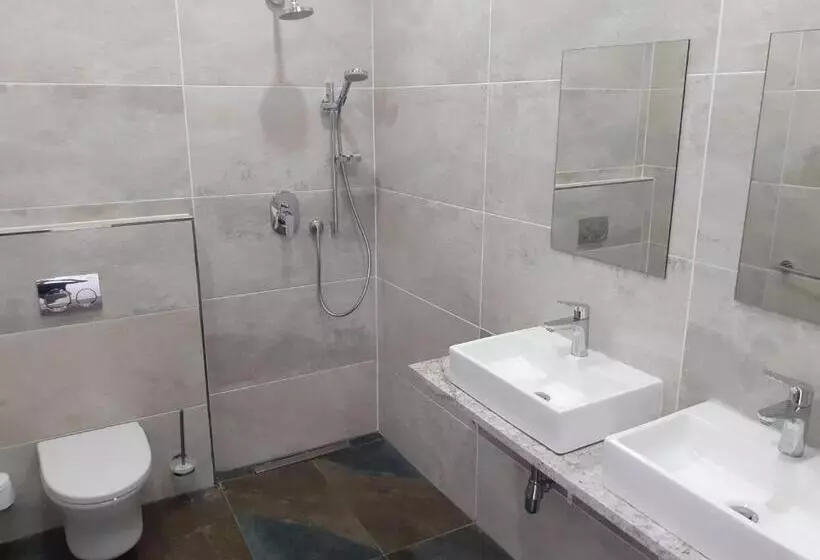 Majatalo Adam S Guest House