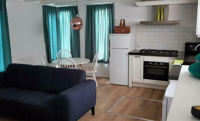 פנסיון Houseboat Piano Forte