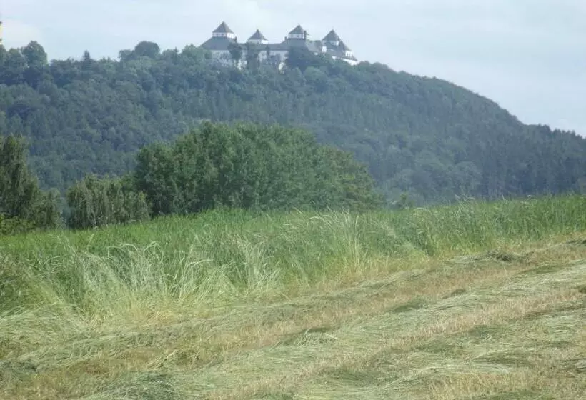 Aamiaismajoitus (B&B) Gästezimmer Familie Müller