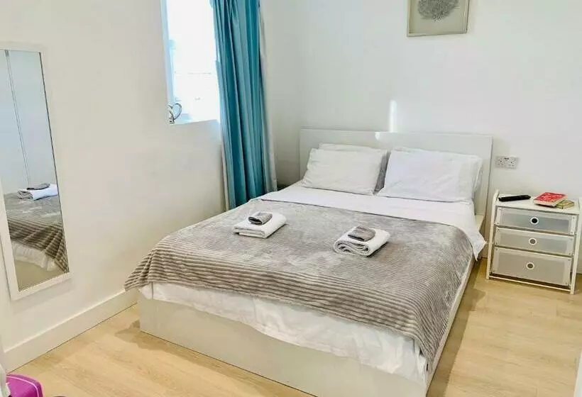 Aamiaismajoitus (B&B) Quiet Cosy Rooms