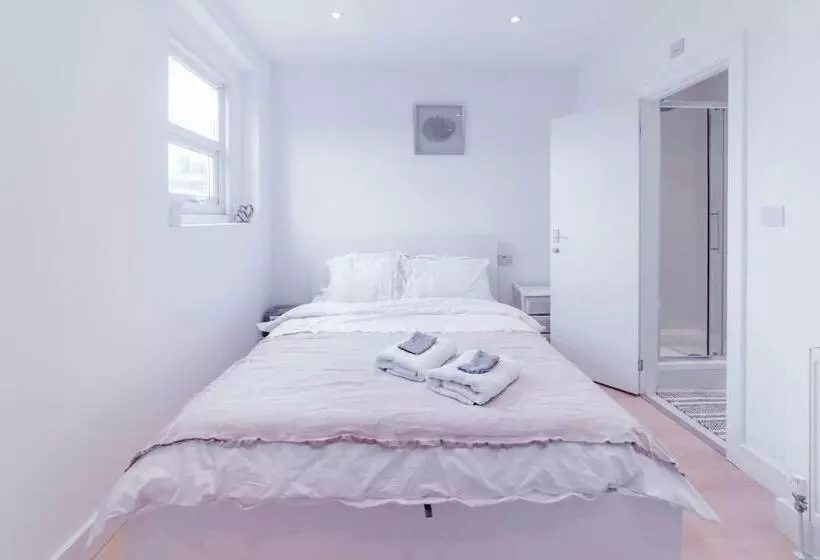 Aamiaismajoitus (B&B) Quiet Cosy Rooms