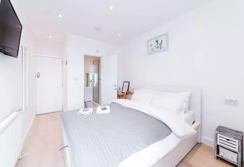 Aamiaismajoitus (B&B) Quiet Cosy Rooms