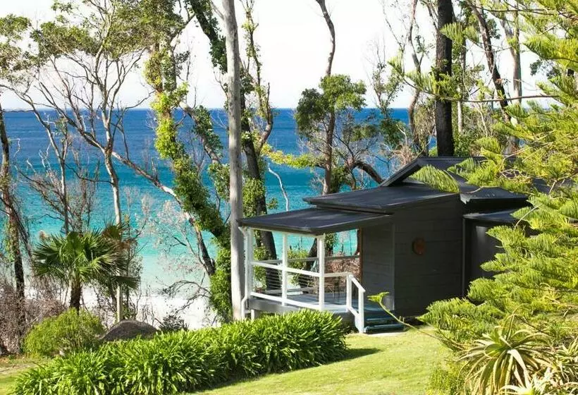 ホテル Pebbly Beach Escape