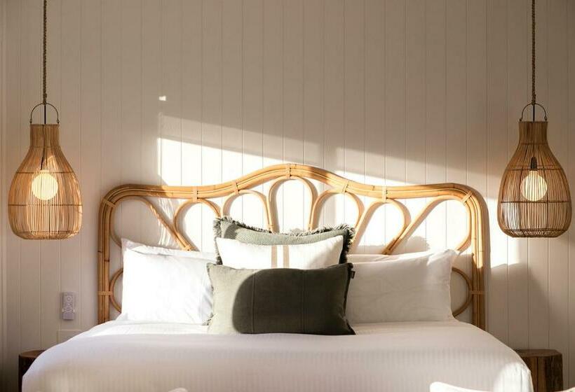 Отель Pebbly Beach Escape