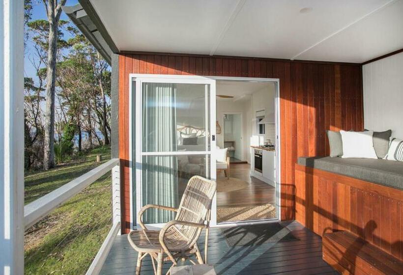 Отель Pebbly Beach Escape