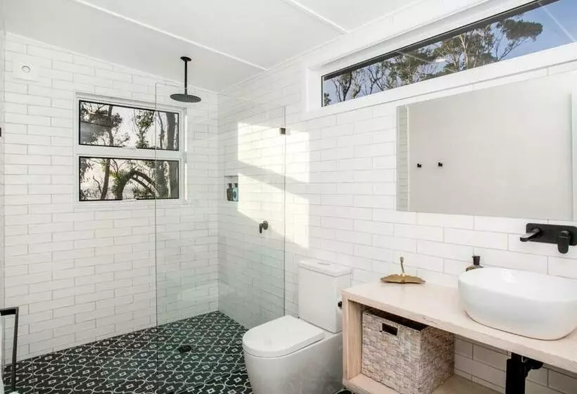 ホテル Pebbly Beach Escape