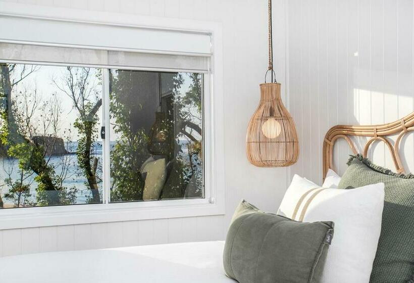 Отель Pebbly Beach Escape