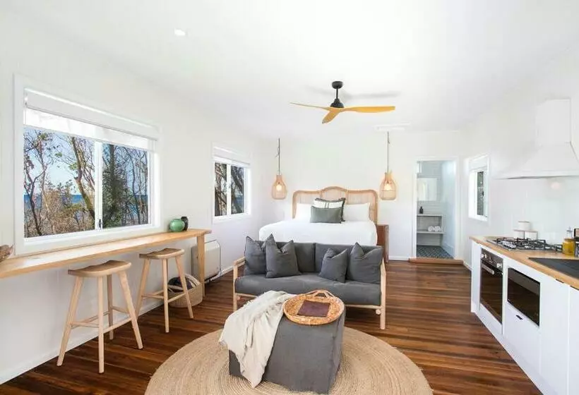 ホテル Pebbly Beach Escape