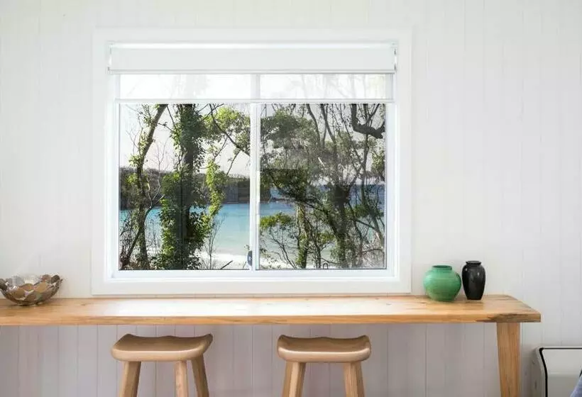 ホテル Pebbly Beach Escape