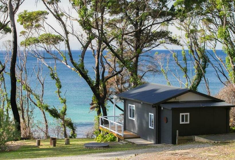 Отель Pebbly Beach Escape