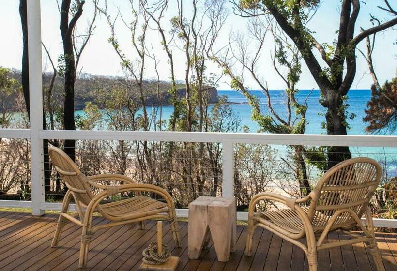 Отель Pebbly Beach Escape