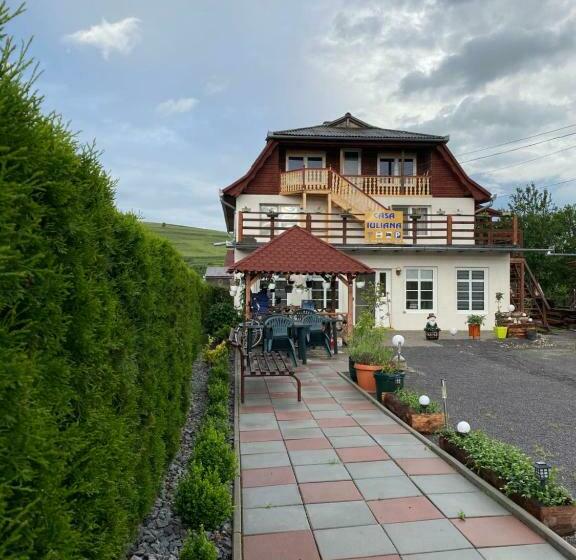 פנסיון Casa Iuliana