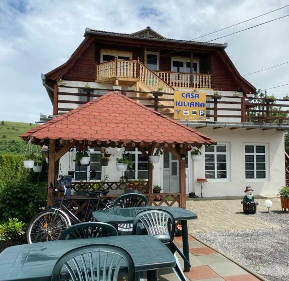 פנסיון Casa Iuliana
