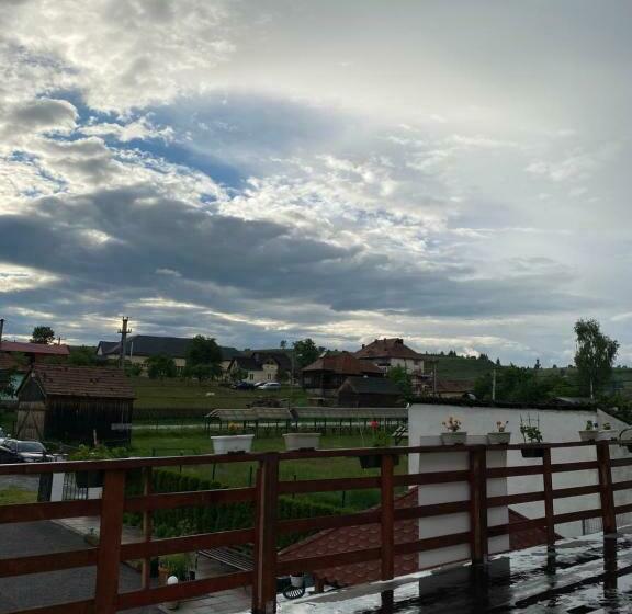 פנסיון Casa Iuliana