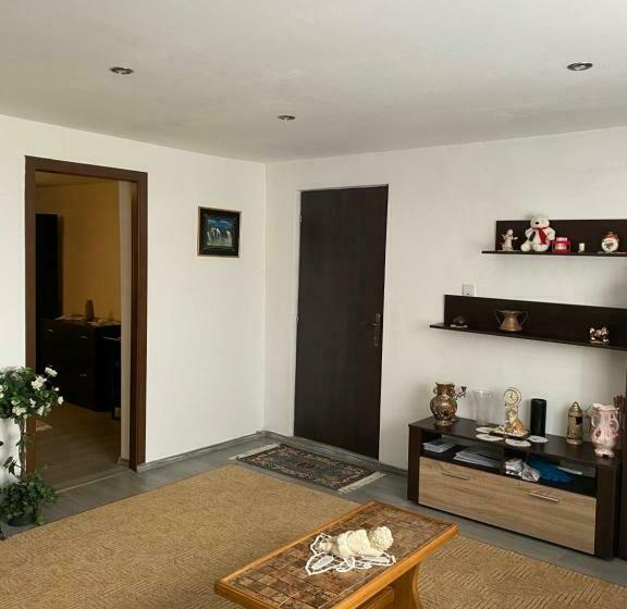 פנסיון Casa Iuliana