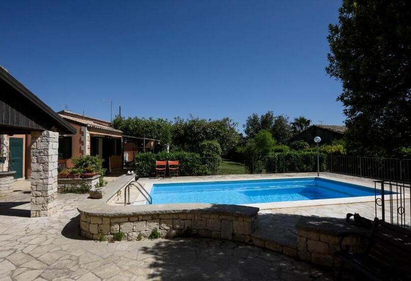 بنسيون Karrua House   Magnolia Room