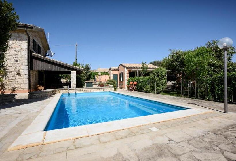 بنسيون Karrua House   Magnolia Room