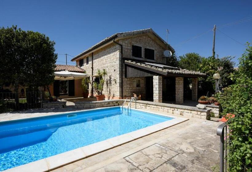 بنسيون Karrua House   Magnolia Room