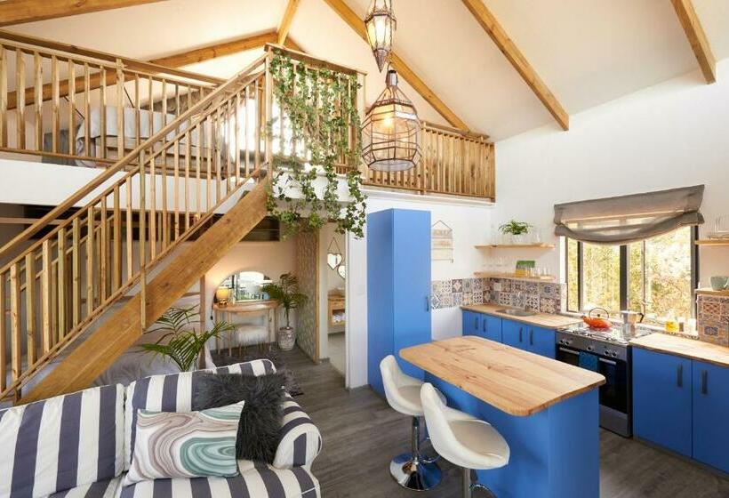 פנסיון Treedom Villas And Vardos