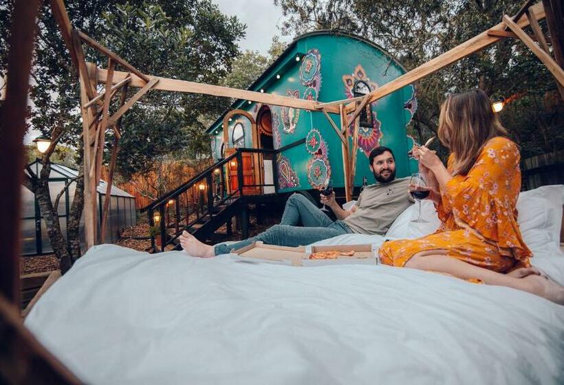 פנסיון Treedom Villas And Vardos