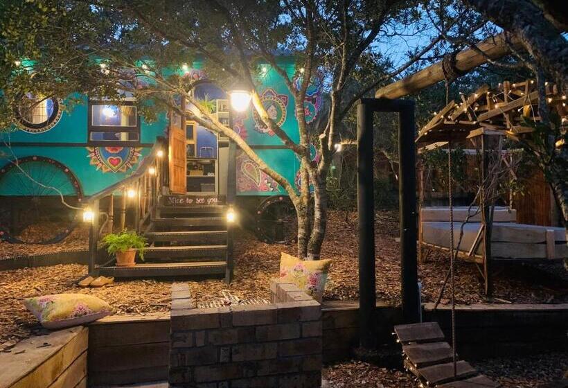 פנסיון Treedom Villas And Vardos