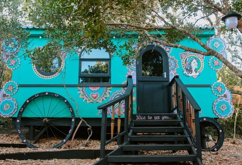 פנסיון Treedom Villas And Vardos