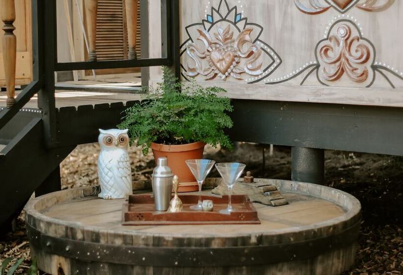 פנסיון Treedom Villas And Vardos