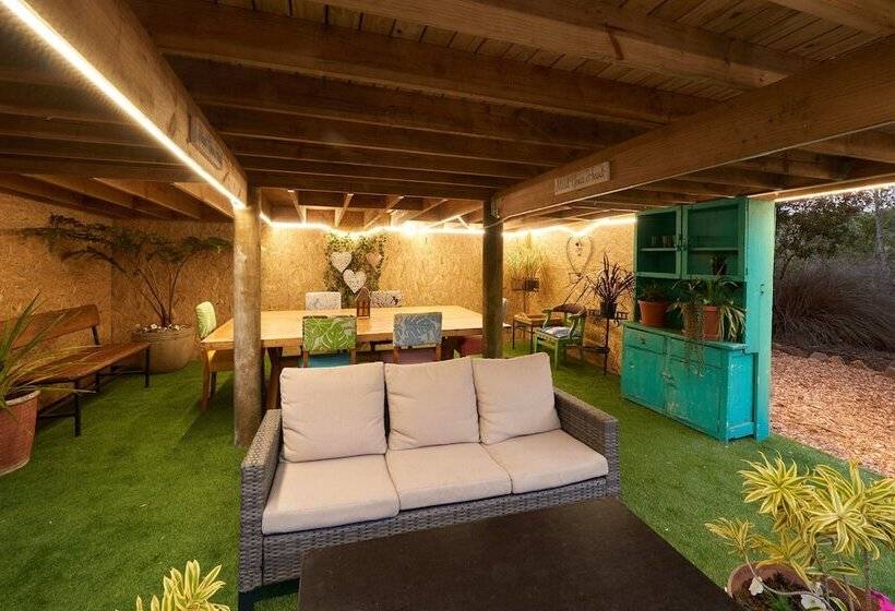 פנסיון Treedom Villas And Vardos