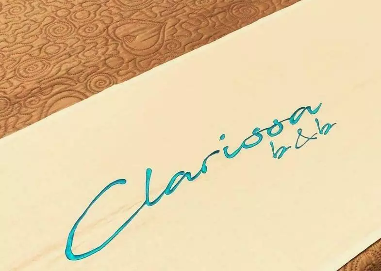تختخواب و صبحانه Clarissabeb
