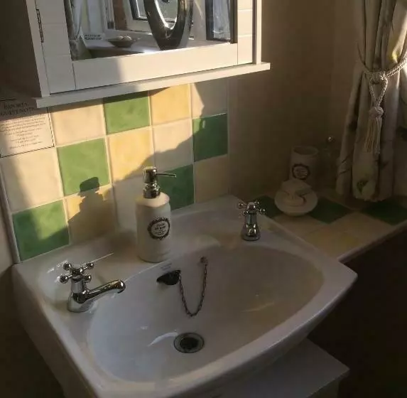 Aamiaismajoitus (B&B) The Poplars