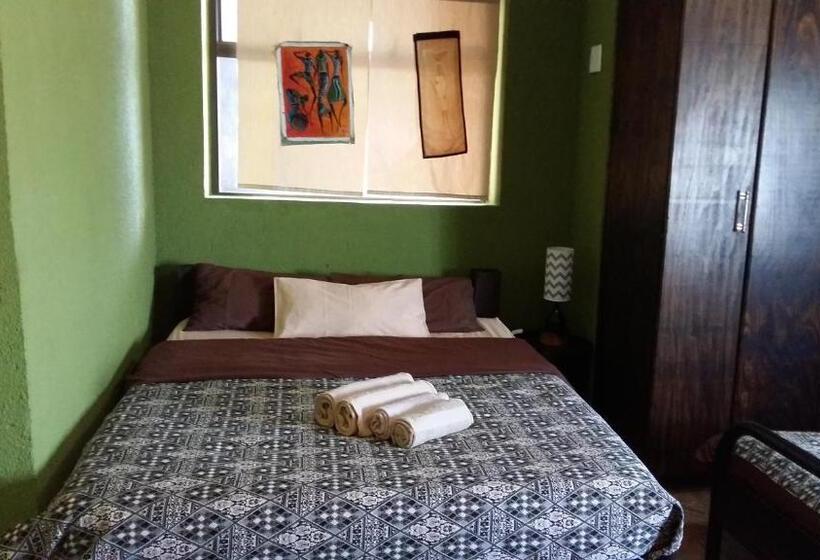 Pension (Hôtel basse catégorie) Arek S Place