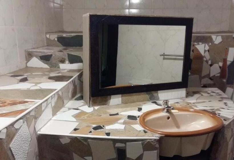 Pension (Hôtel basse catégorie) Arek S Place