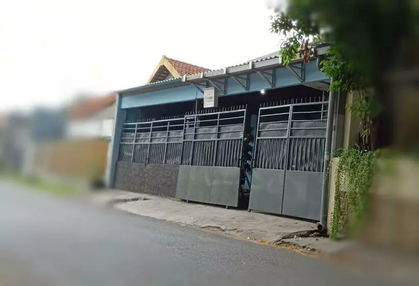 Pension  D Kost Ketintang