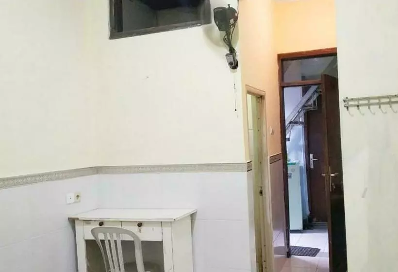 Pension  D Kost Ketintang