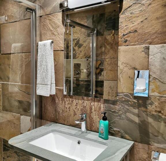 بنسيون The Base Vegan Retreat Animal Sanctuary