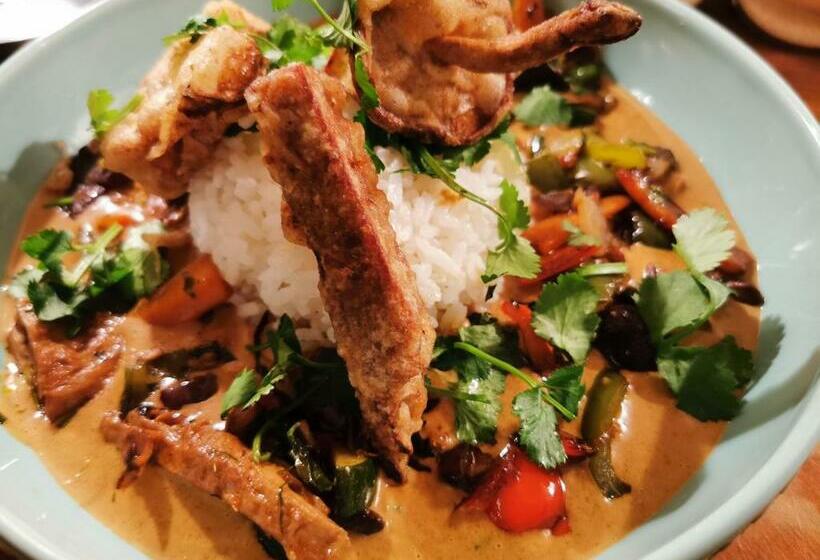 بنسيون The Base Vegan Retreat Animal Sanctuary