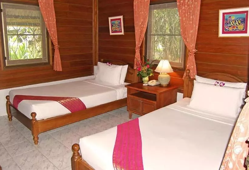 Отель Phuket Golden Sand Inn Sha Extra Plus