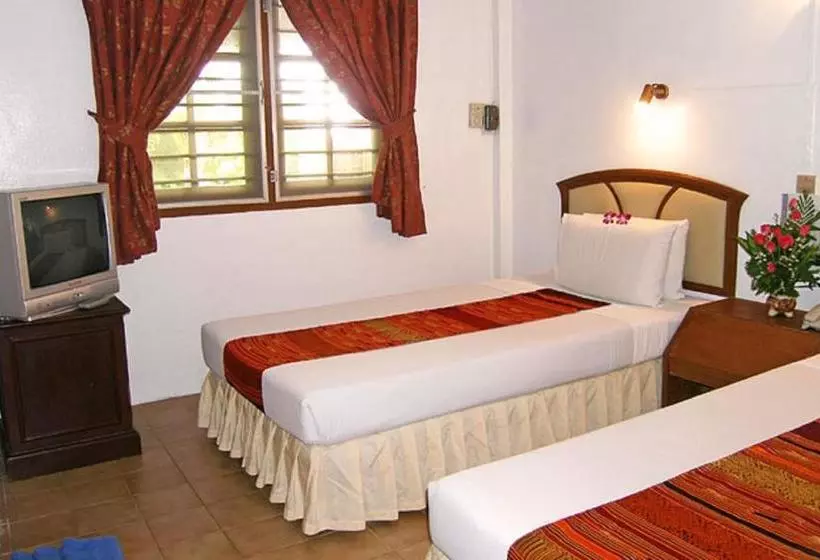 Отель Phuket Golden Sand Inn Sha Extra Plus