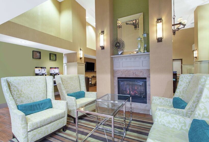 هتل Hampton Inn & Suites Albanyairport