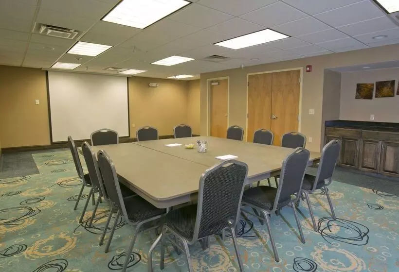 Отель Hampton Inn & Suites Wiggins