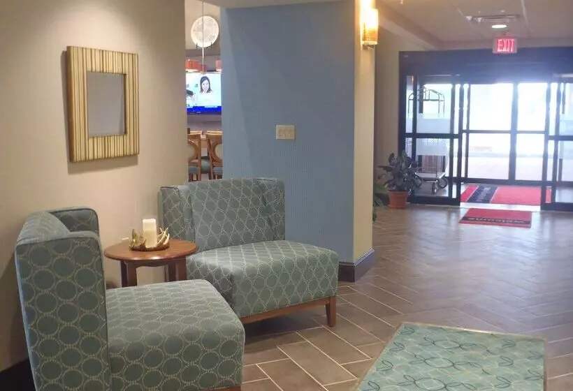 Отель Hampton Inn & Suites Wiggins