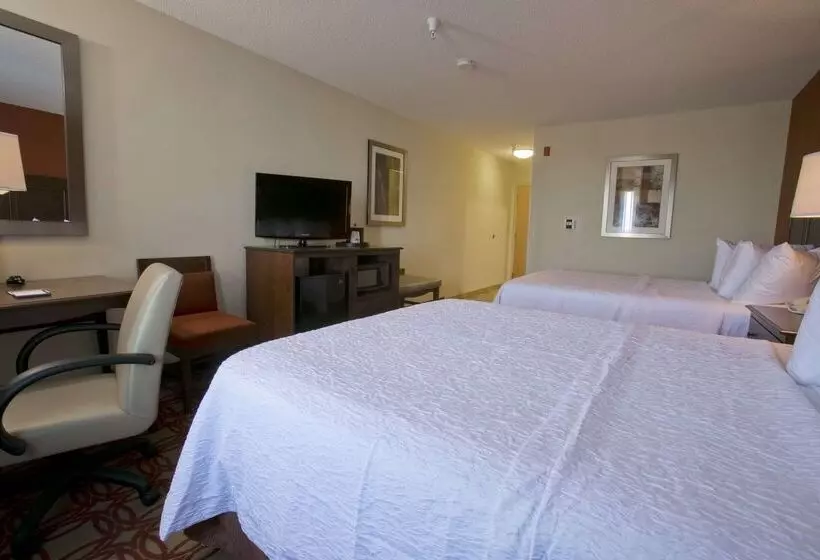 Отель Hampton Inn & Suites Wiggins