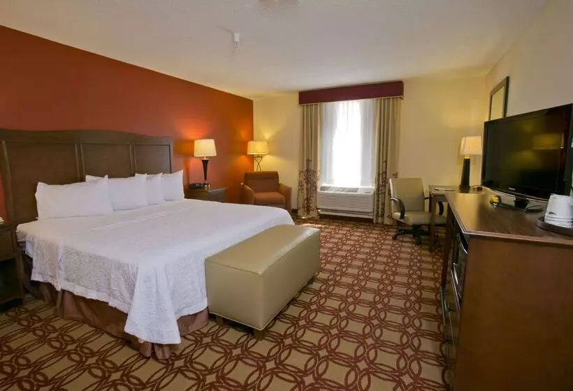 Отель Hampton Inn & Suites Wiggins