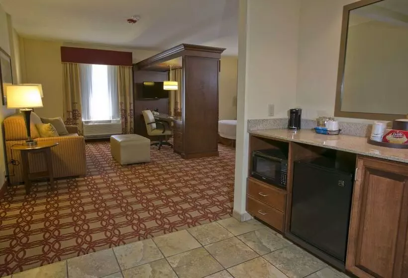Отель Hampton Inn & Suites Wiggins