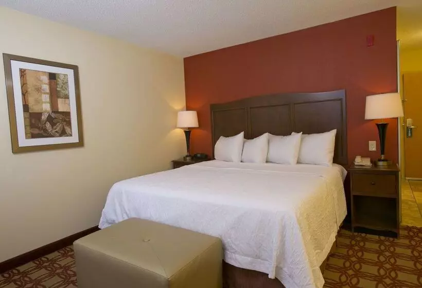Отель Hampton Inn & Suites Wiggins