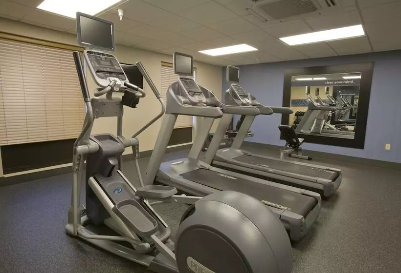 Отель Hampton Inn & Suites Wiggins