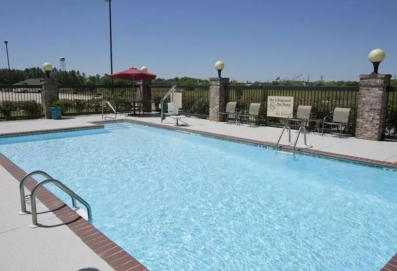 Отель Hampton Inn & Suites Wiggins