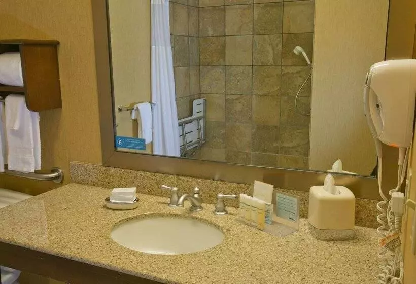 Отель Hampton Inn & Suites Wiggins