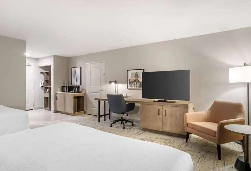 هتل Hilton Garden Inn Charlotte/concord